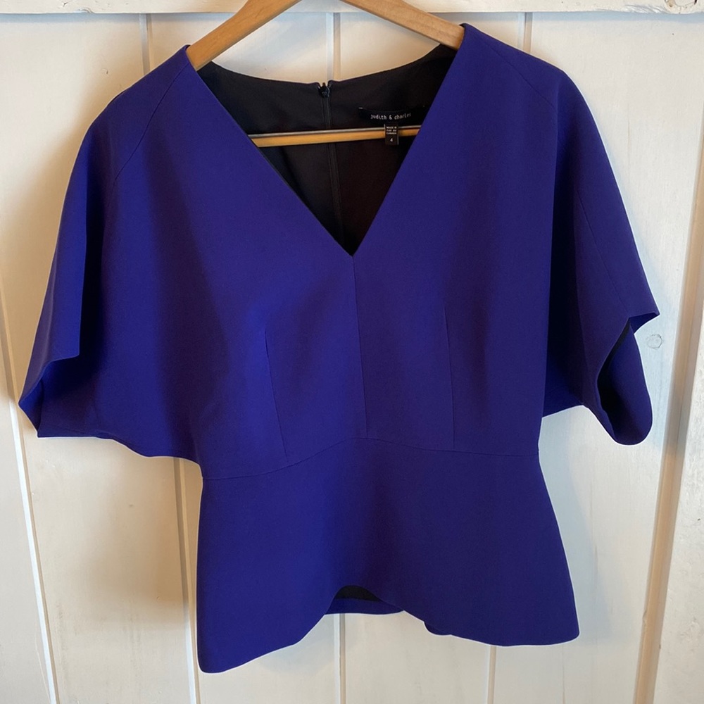 Exquisite Like New Judith & Charles top. 4.